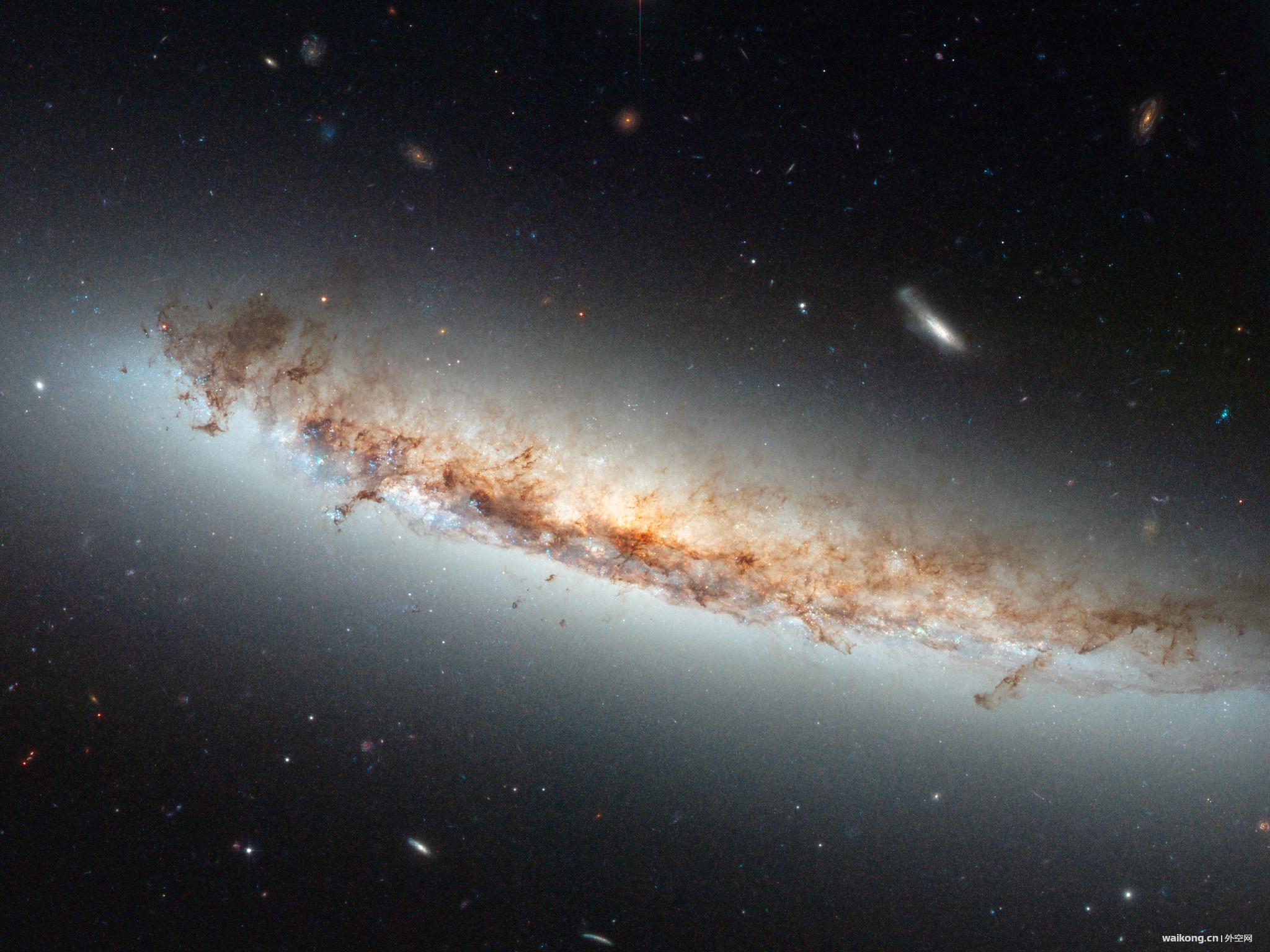 Hubble views NGC 4402.jpg