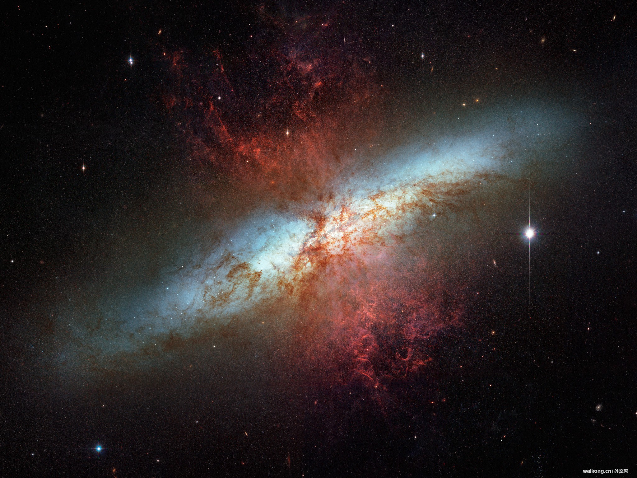 The magnificent starburst galaxy Messier 82.jpg