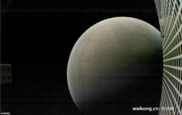NASA洞察号成功登陆火星赤道 第一张清晰版火星天空曝光-3.jpg