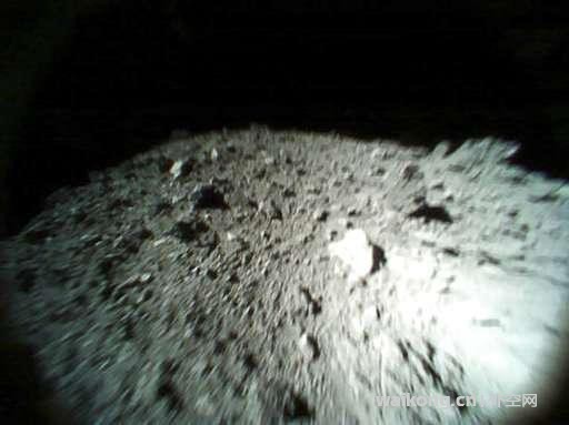 成功登陆小行星的日本探测器，再次发回惊人图像！-3.jpg