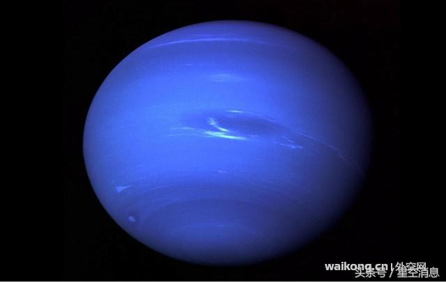 太阳系的一家子：颠三倒四的蓝色天王星-1.jpg