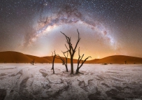 纳米比亚死亡谷上空的银河