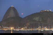 里约上空的月食