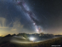 庇里牛斯山上空的英仙座流星
