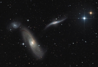 Arp 286:室女座内的三个星系
