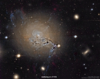 活跃星系NGC 1275的丝状结构