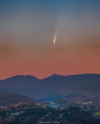 黎巴嫩上空的NEOWISE彗星