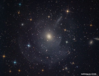 M89:带有外壳层和气柱的椭圆星系
