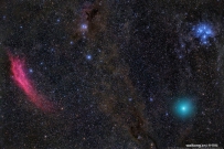 红色星云、绿色彗星与蓝色恒星