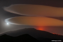 埃特纳火山上空的荚状云