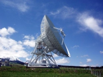 新疆天文台25米射电望远镜犹如一座庞然大物矗立在南山基地